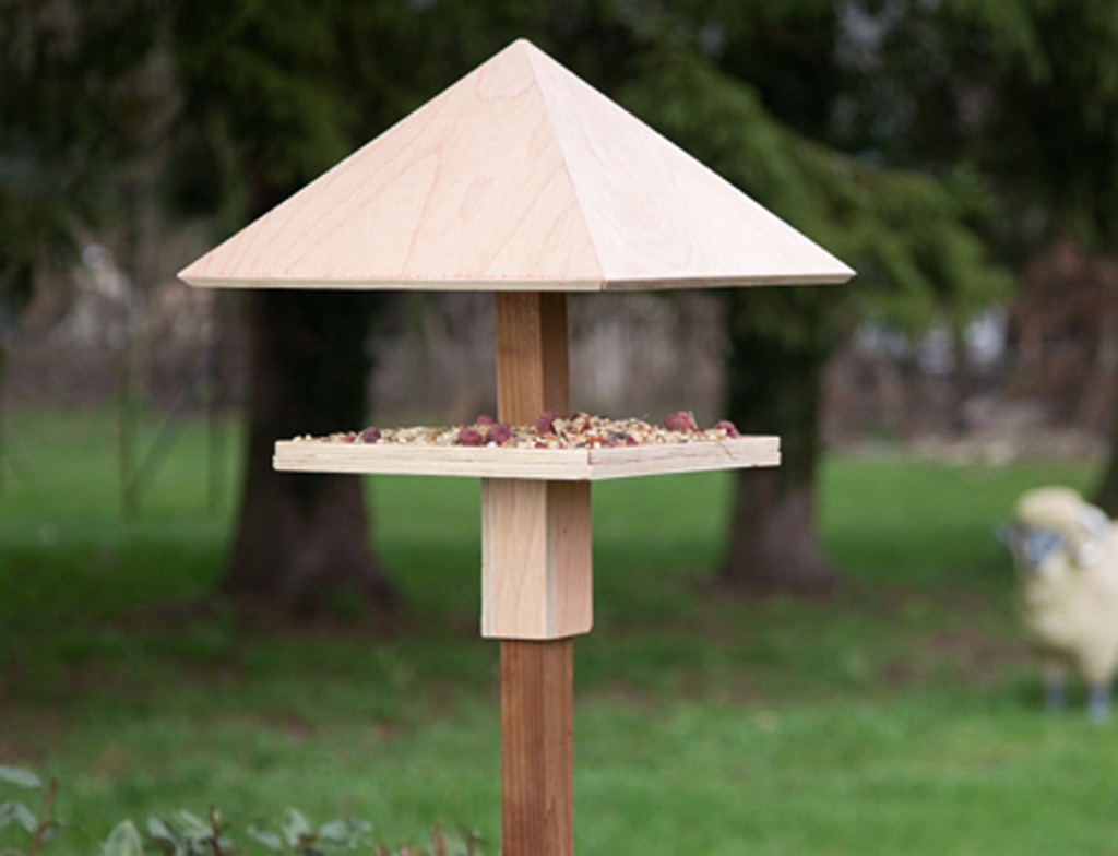 Faire une mangeoire à oiseaux en bois