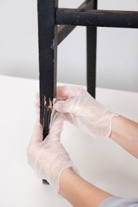 Reparer le pied d'une chaise cassee
