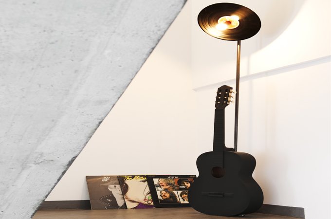 Transformer une guitare en lampadaire