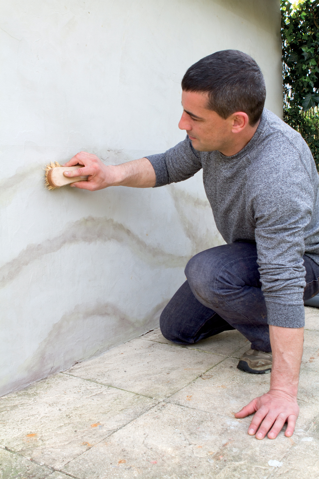 Humidité : protéger un bas de mur