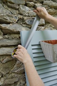 Transformer un volet persienne en porte pot de jardin