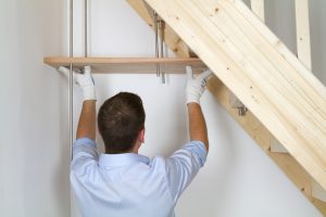 Amenager un espace bureau sous un escalier