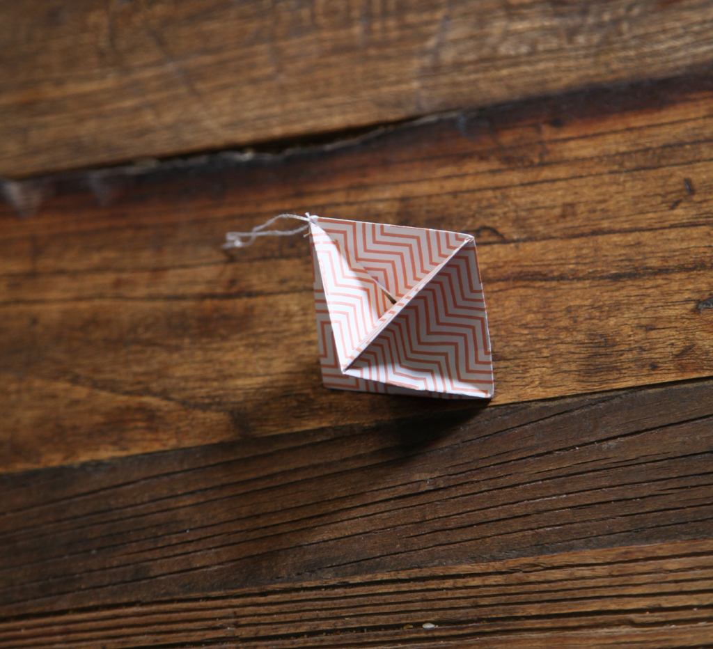 Noel DIY : une decoration de sapin en origami